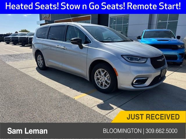 Used 2024 Chrysler Pacifica Touring-L FWD image 1