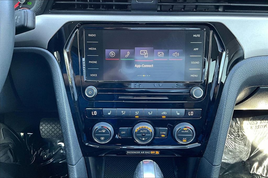 Used 2022 Volkswagen Passat 2.0T SE image 14