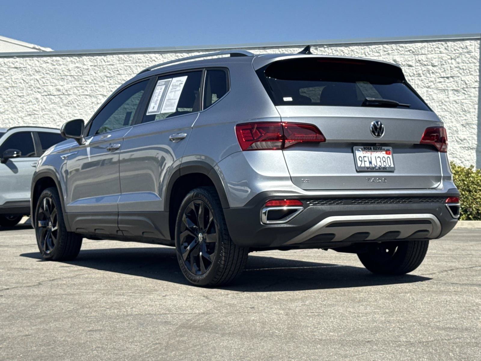 Certified 2023 Volkswagen Taos SE w/ Black Wheel Package FWD image 3