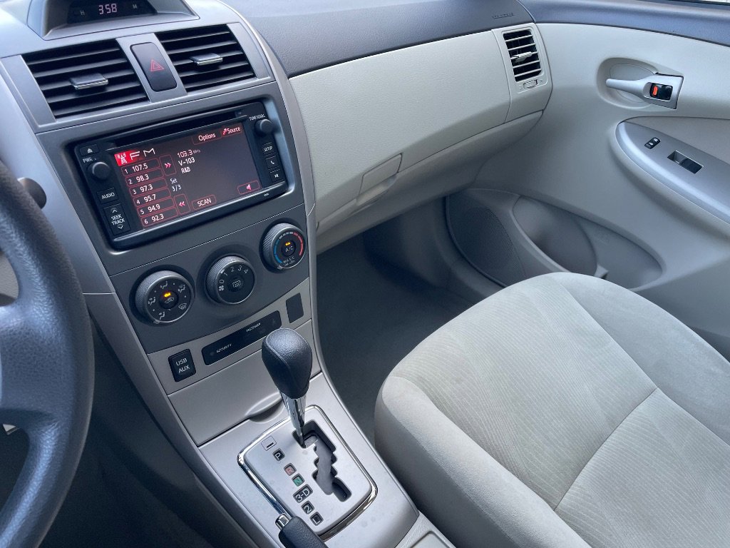 Used 2013 Toyota Corolla LE image 35