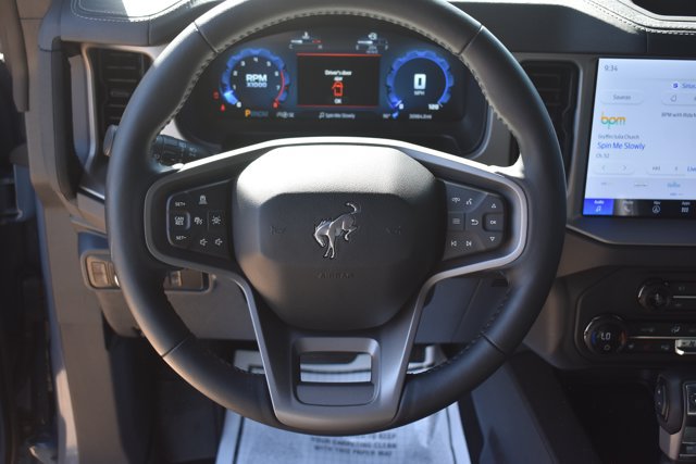 Used 2025 Ford Bronco Outer Banks AWD/4WD image 18