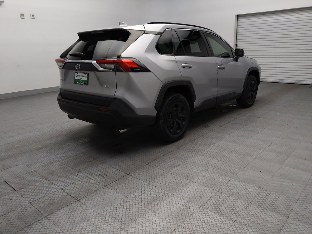 Used 2019 Toyota RAV4 LE FWD image 9