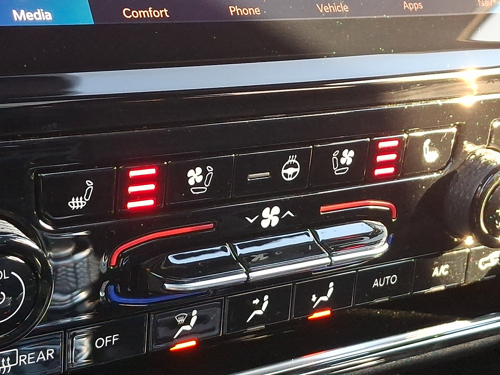 New 2025 Jeep Grand Cherokee Overland w/ Trailer Tow Package image 17