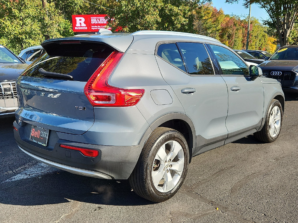 Used 2021 Volvo XC40 T5 Momentum w/ Premium Package AWD/4WD image 12