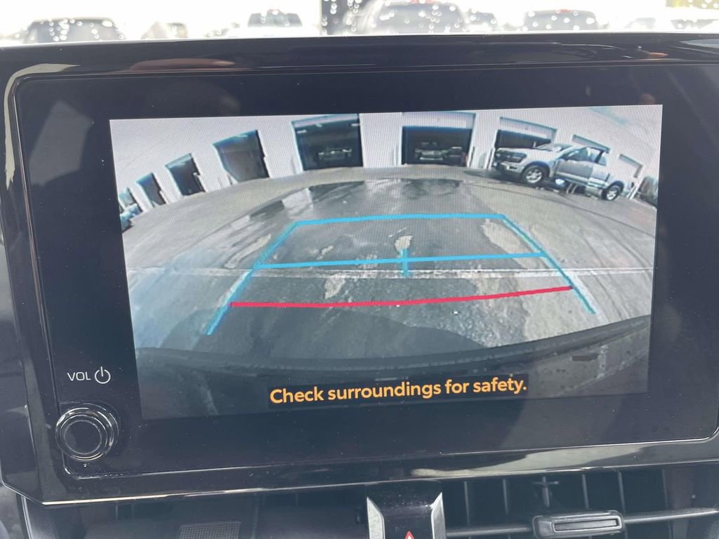 Used 2023 Toyota Corolla Cross L image 38