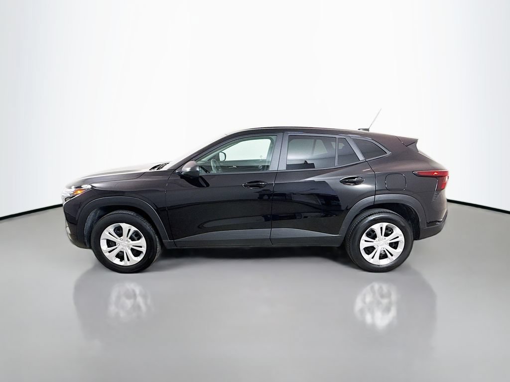 Used 2026 Chevrolet Trax LS FWD image 4