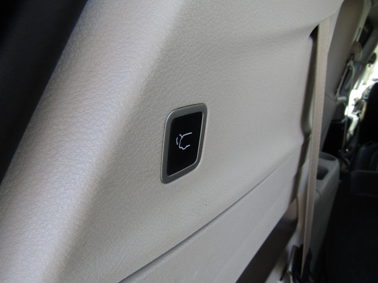 Used 2024 Chrysler Pacifica Touring-L image 25