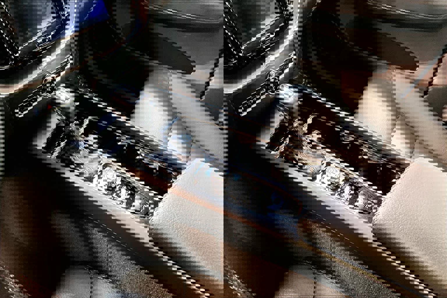 Used 2019 Volvo XC60 T6 Momentum w/ Premium Package image 15