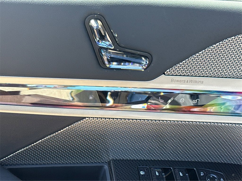 New 2026 BMW 750e xDrive image 25
