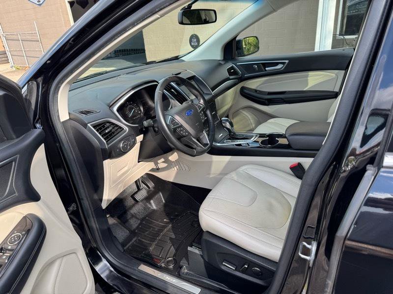 Used 2017 Ford Edge Titanium w/ Equipment Group 301A FWD image 15