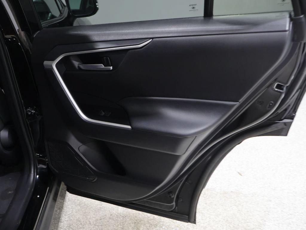 Used 2025 Toyota RAV4 XLE FWD image 21