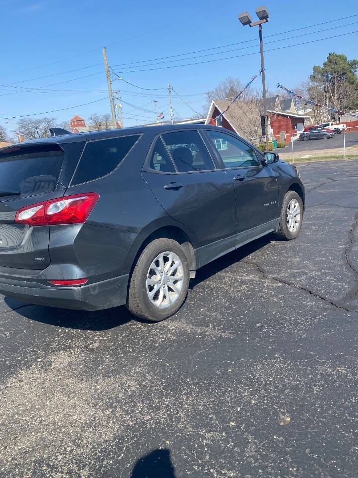 Used 2021 Chevrolet Equinox LS w/ LS Convenience Package AWD/4WD image 3