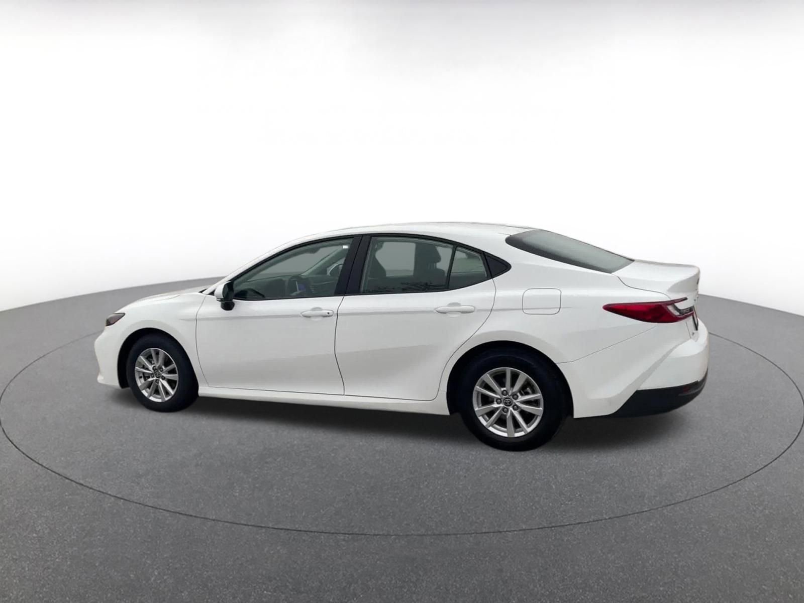 Used 2025 Toyota Camry LE image 10