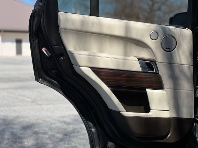 Used 2017 Land Rover Range Rover HSE image 14