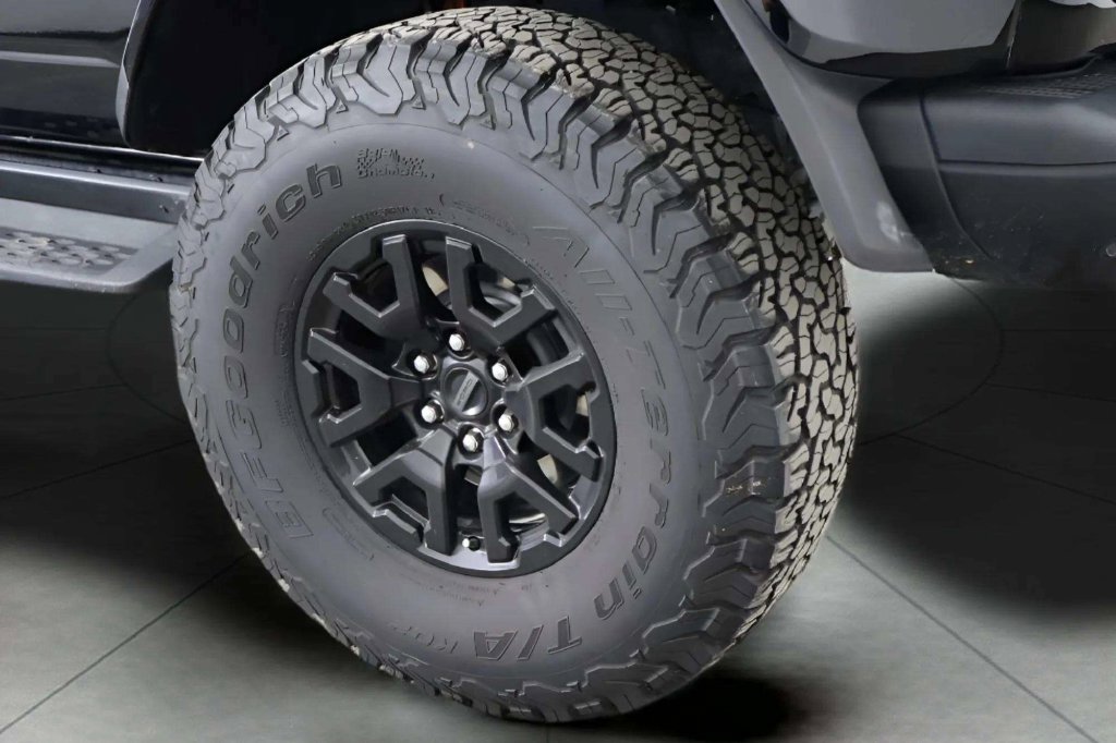 Used 2024 Ford Bronco Raptor w/ Interior Carbon Fiber Pack 6 AWD/4WD image 35
