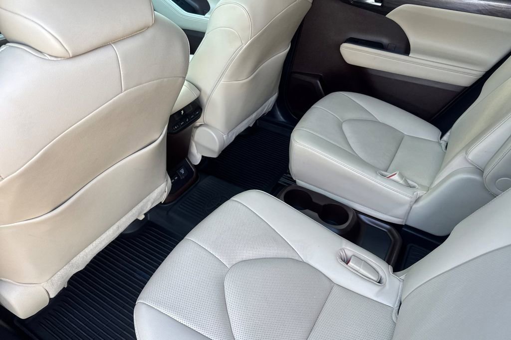 Used 2022 Toyota Highlander Limited AWD/4WD image 11