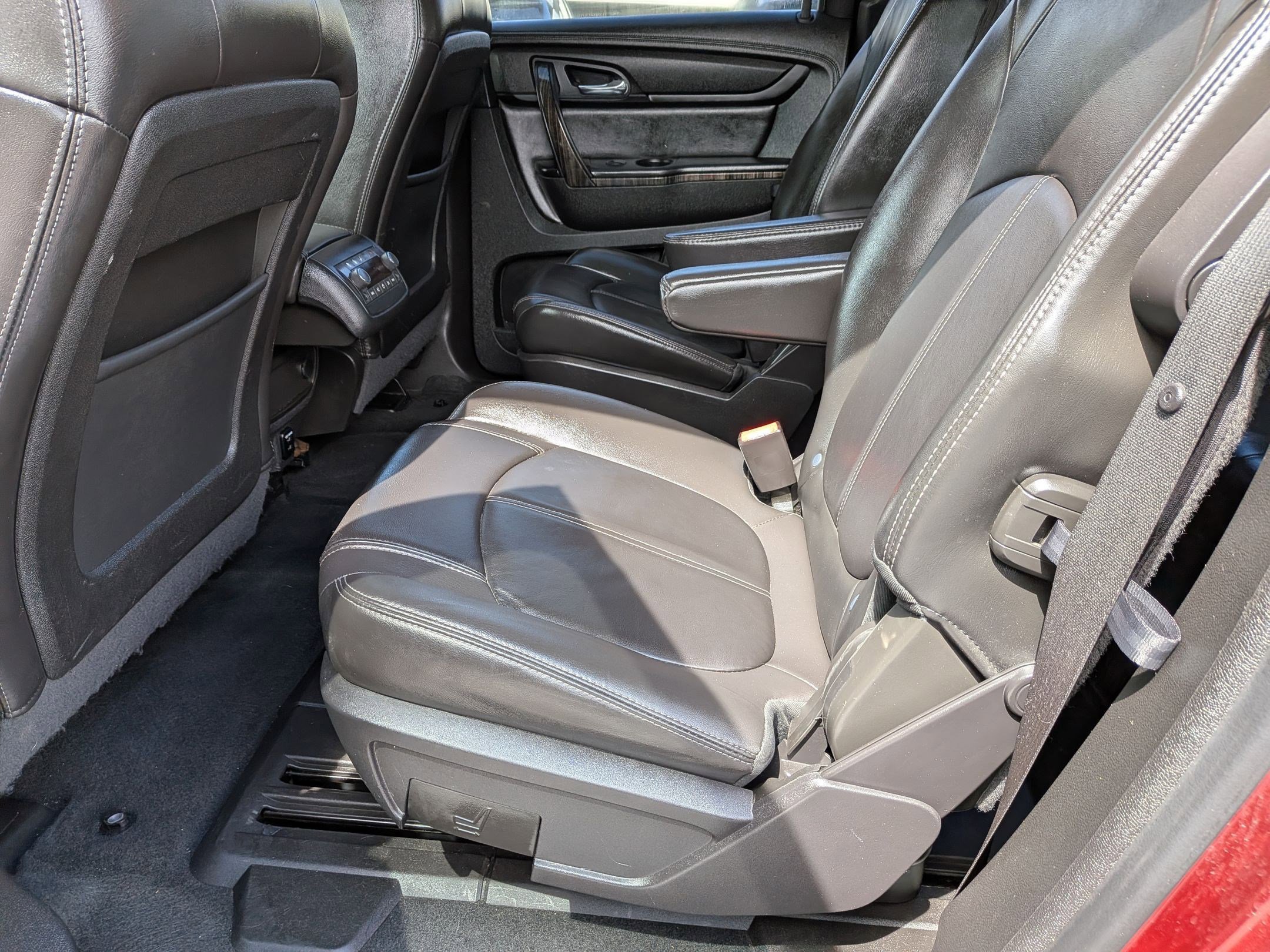 Used 2016 GMC Acadia SLT image 26