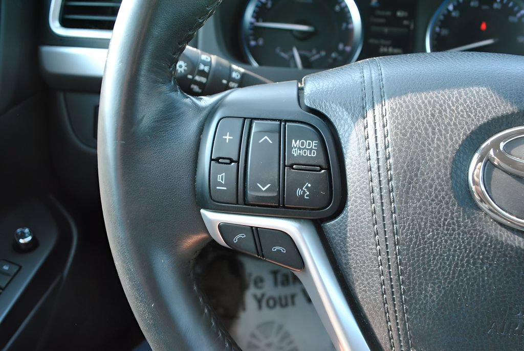 Used 2017 Toyota Highlander XLE AWD/4WD image 19