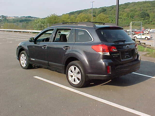 Used 2011 Subaru Outback 2.5i Premium w/ All-Weather Pkg image 10