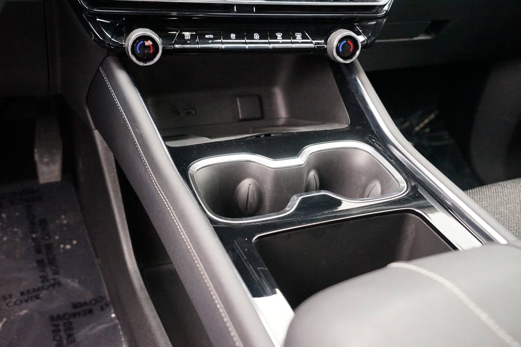 Used 2025 Chevrolet Traverse LT image 25