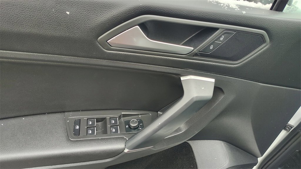 Used 2020 Volkswagen Tiguan SE image 9