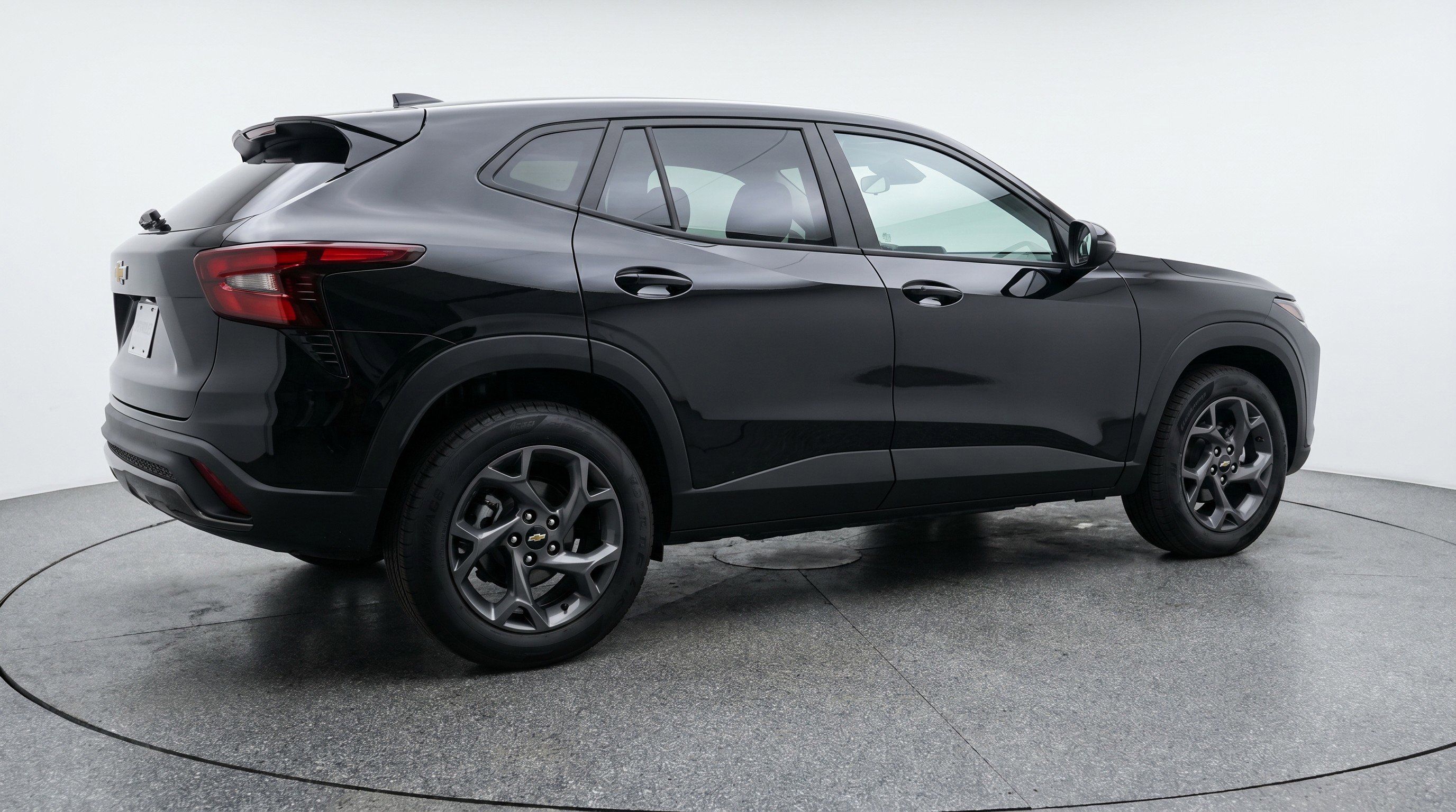 Used 2025 Chevrolet Trax LT FWD image 9