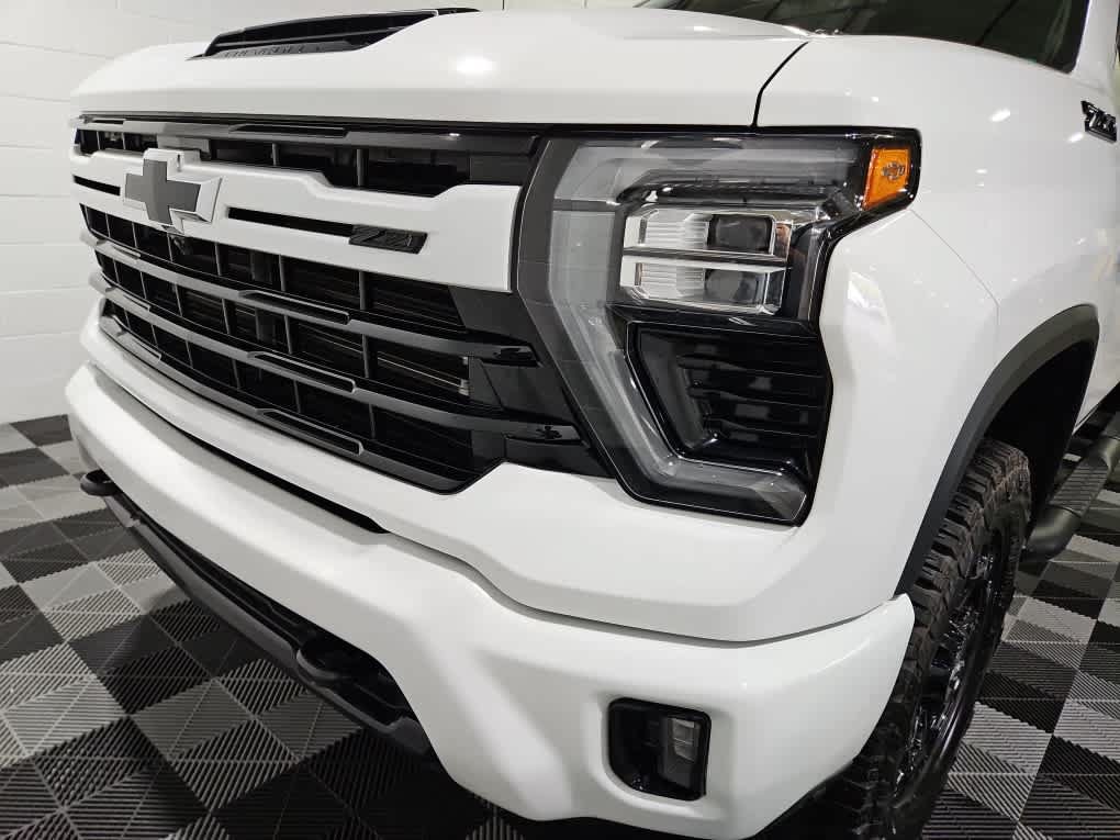 Used 2024 Chevrolet Silverado 3500 LT w/ Z71 Sport Edition AWD/4WD image 7