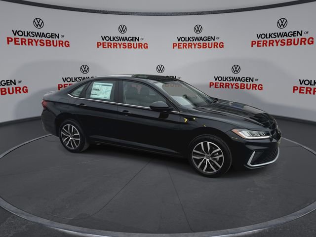 New 2026 Volkswagen Jetta SE image 2
