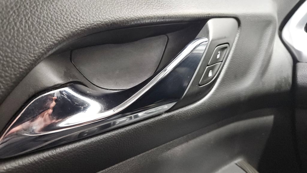 Used 2019 GMC Acadia SLT w/ Black Edition image 17