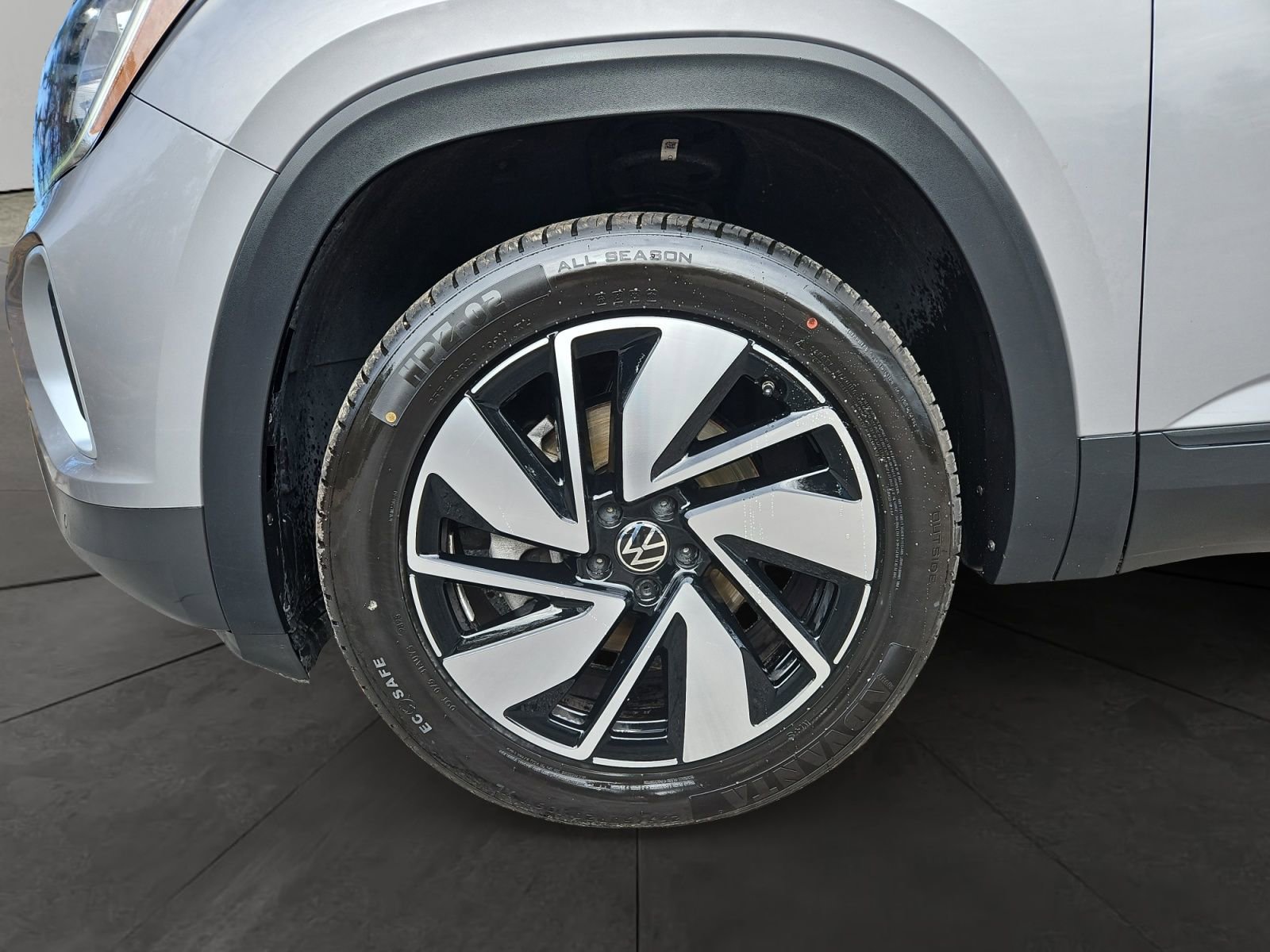 Used 2024 Volkswagen Atlas SE image 14