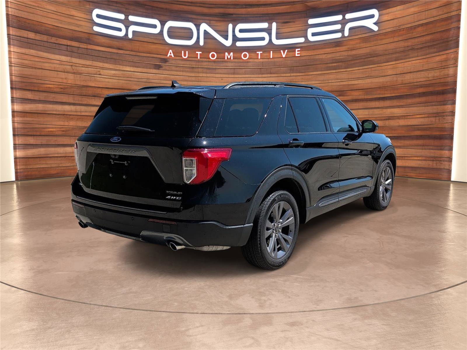Certified 2024 Ford Explorer XLT w/ Equipment Group 202A AWD/4WD image 7