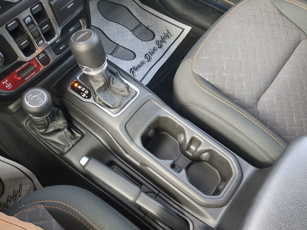 Used 2025 Jeep Gladiator Mojave w/ Convenience Group image 32