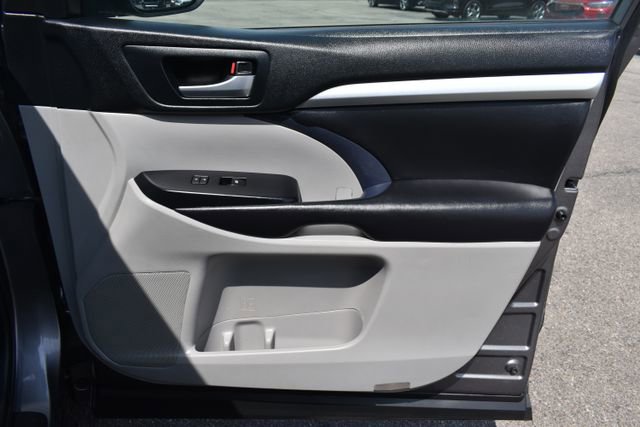 Used 2018 Toyota Highlander XLE w/ Protection Package #3 AWD/4WD image 46