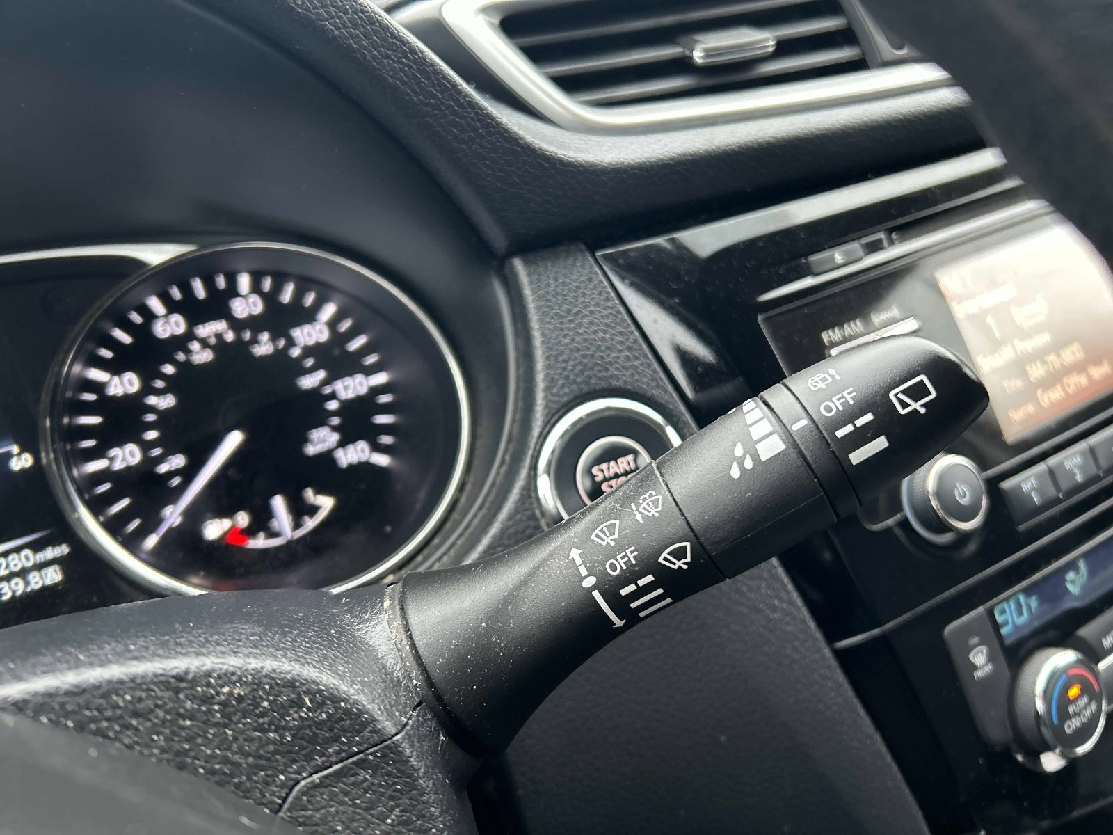 Used 2015 Nissan Rogue SV image 26