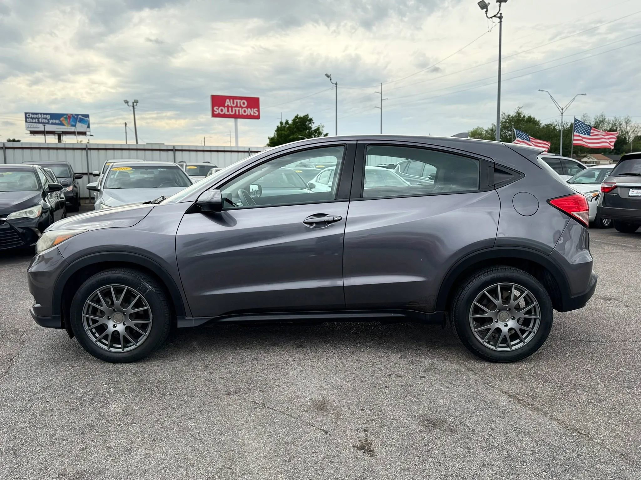 Used 2016 Honda HR-V LX image 10
