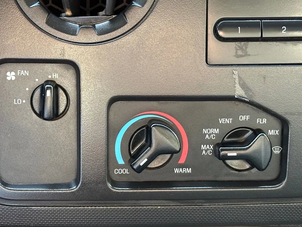 Used 2016 Ford E-350 and Econoline 350 Super Duty image 24