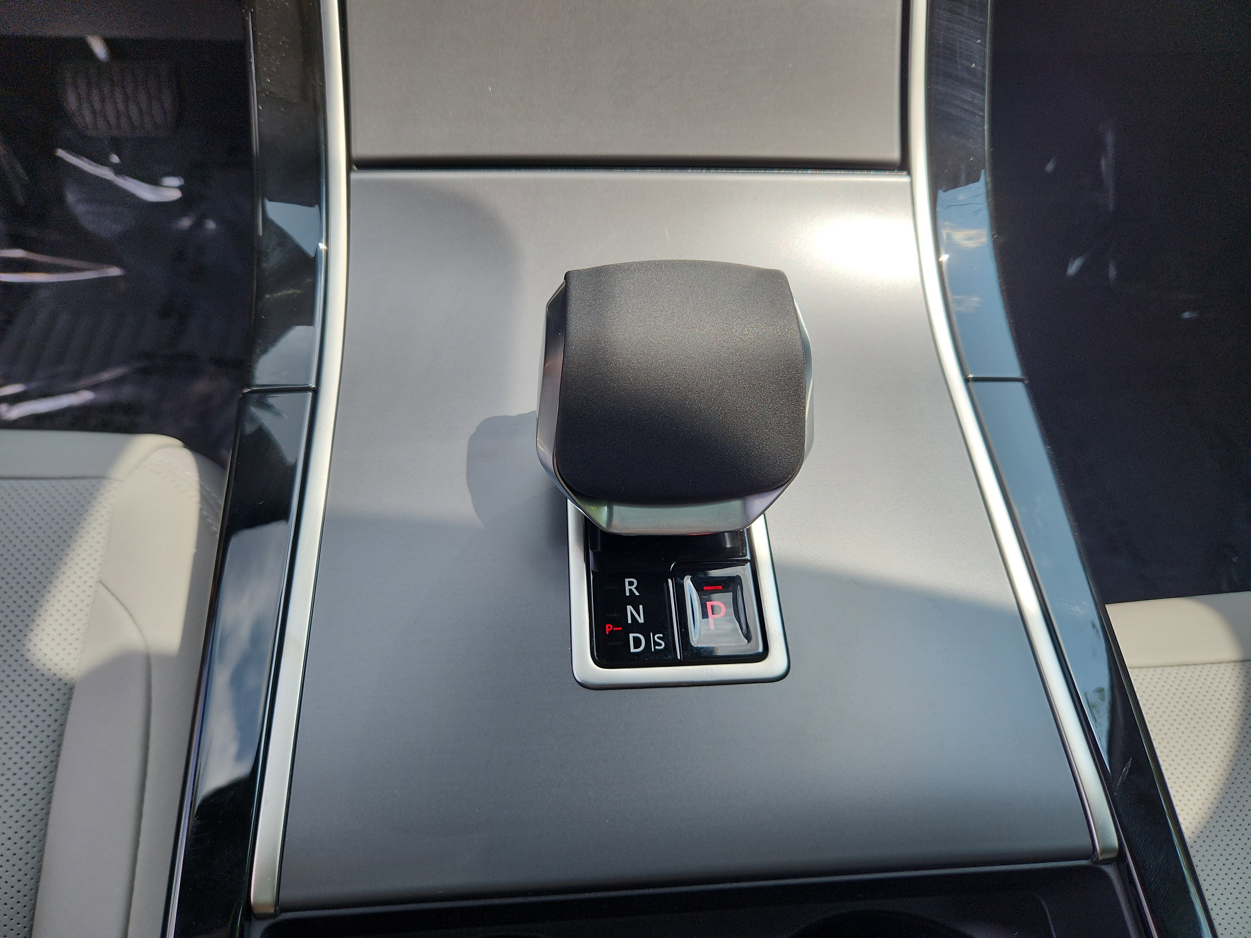 Used 2026 Land Rover Range Rover Velar S image 16