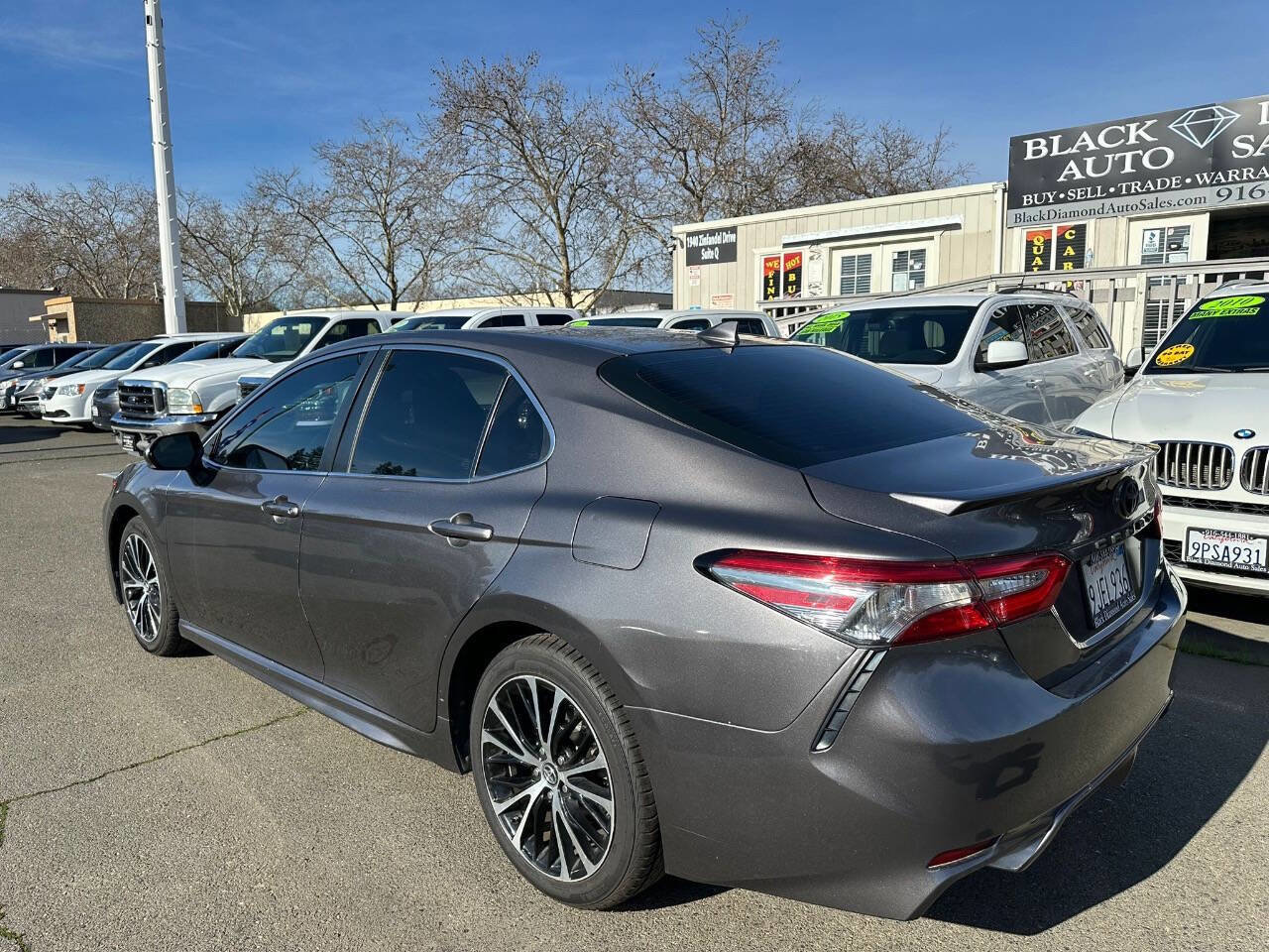 Used 2019 Toyota Camry SE w/ Convenience Package image 4