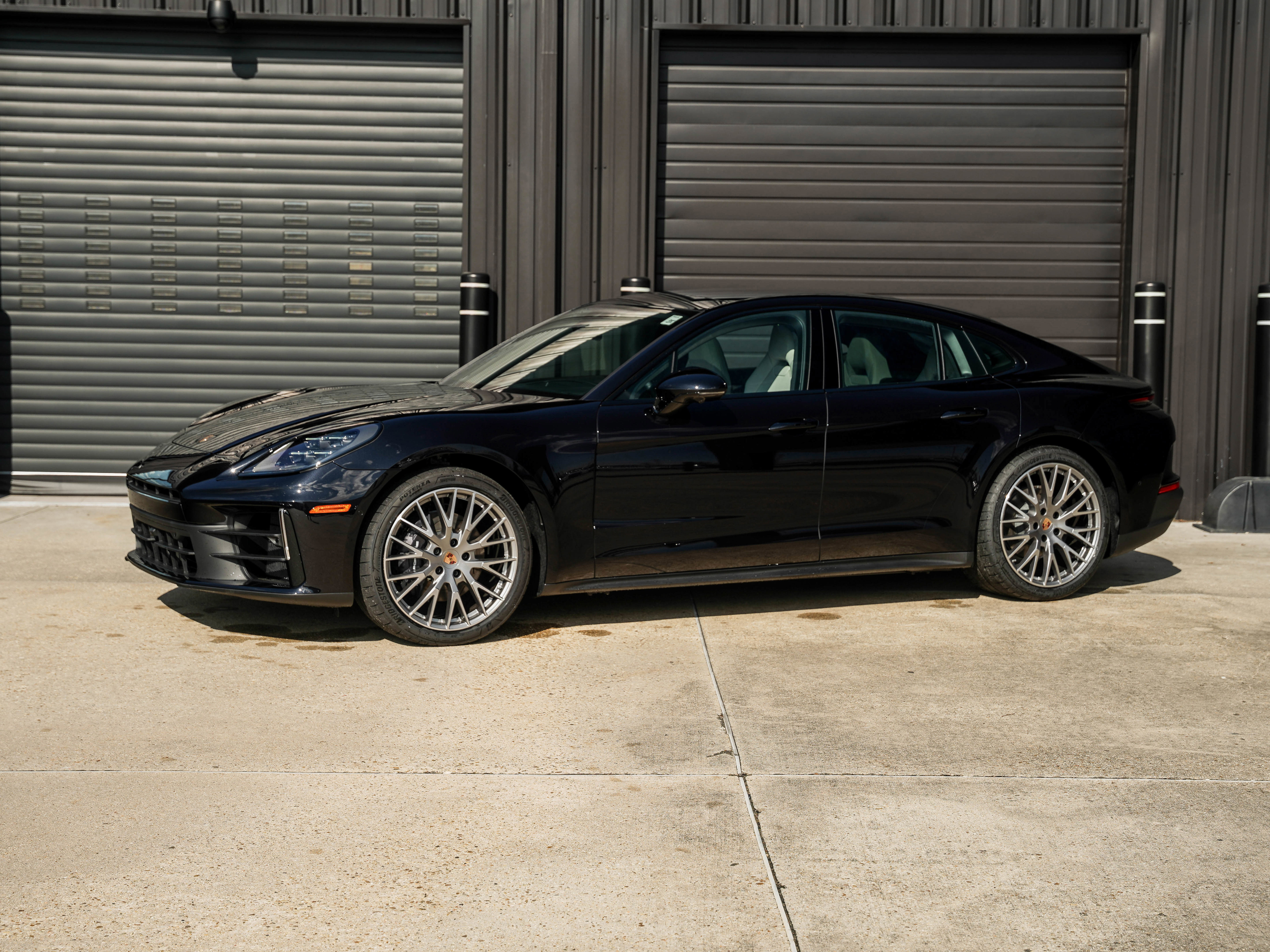 New 2026 Porsche Panamera 4 image 1