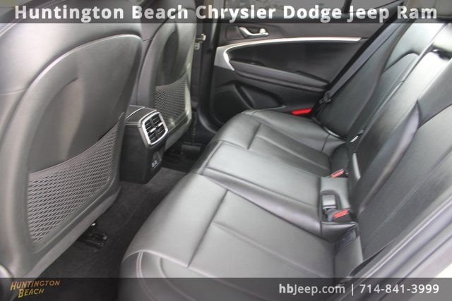 Used 2025 Genesis G70 2.5T image 35