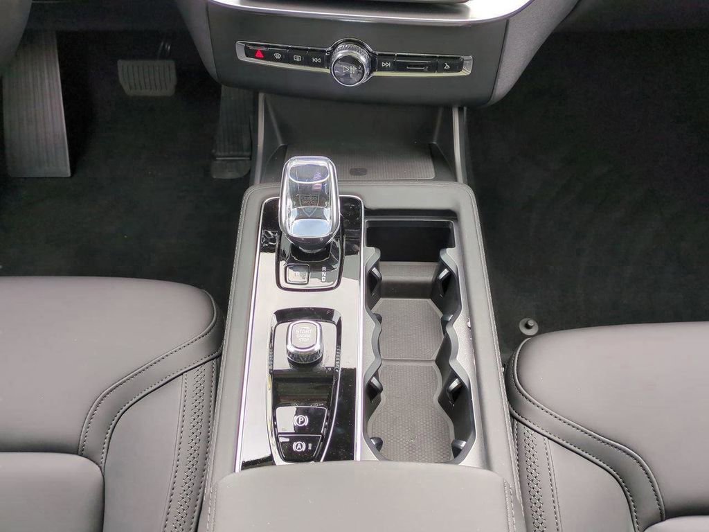 New 2026 Volvo XC90 B5 Plus AWD/4WD image 15