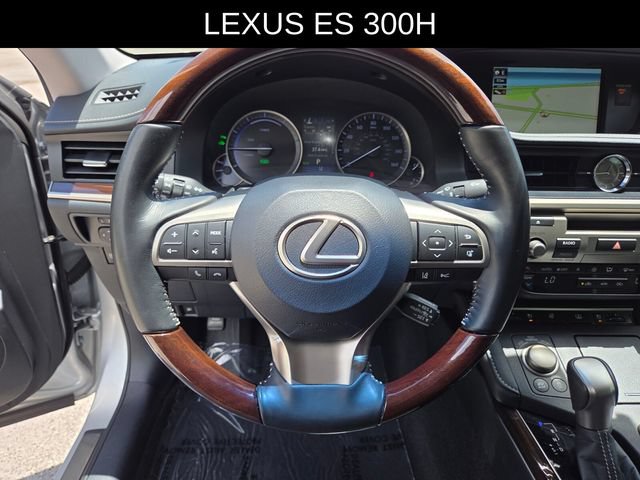 Used 2017 Lexus ES 300h w/ Luxury Package FWD image 27