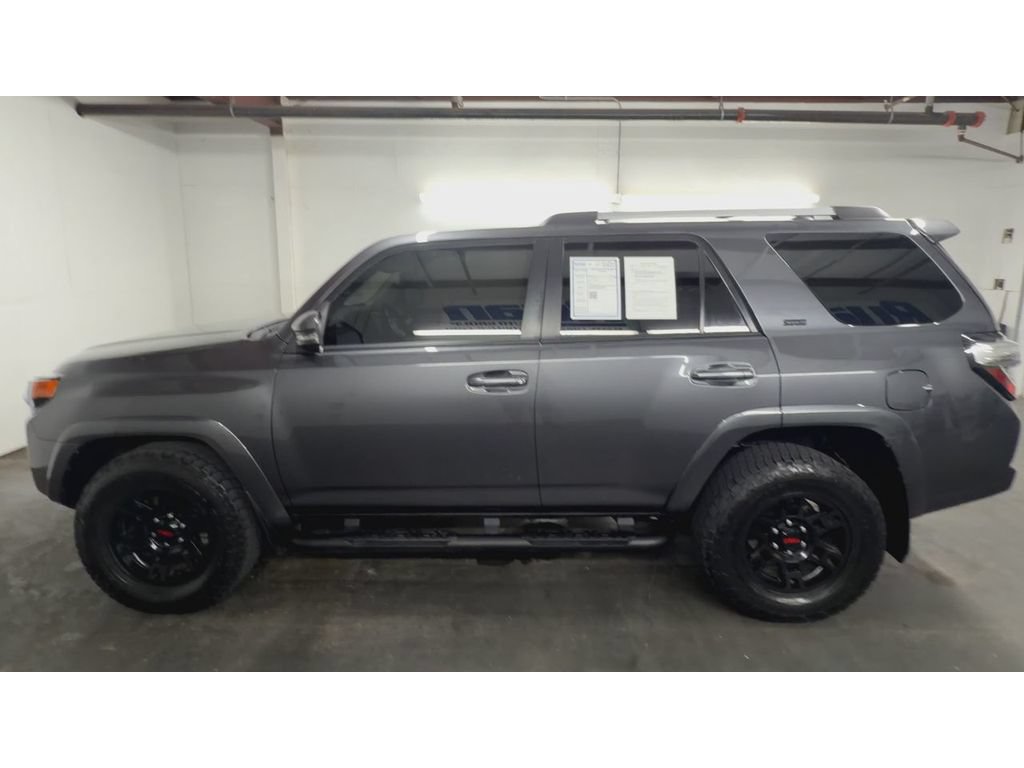 Used 2022 Toyota 4Runner SR5 Premium w/ Moonroof Package AWD/4WD image 5