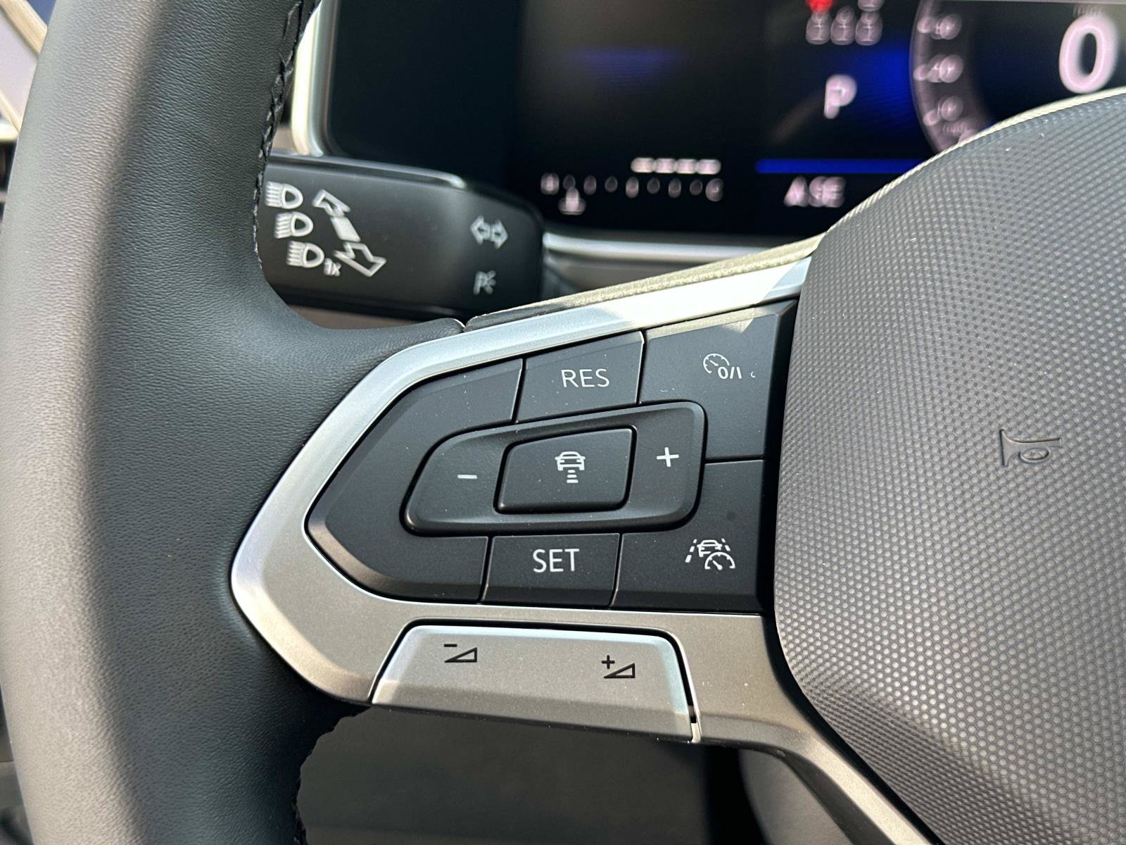 New 2027 Volkswagen Taos SE FWD image 9