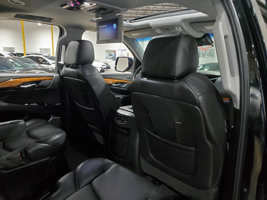 Used 2019 Cadillac Escalade ESV Luxury RWD image 22