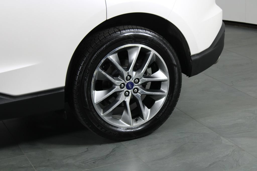 Used 2018 Ford Edge Titanium w/ Equipment Group 301A AWD/4WD image 14