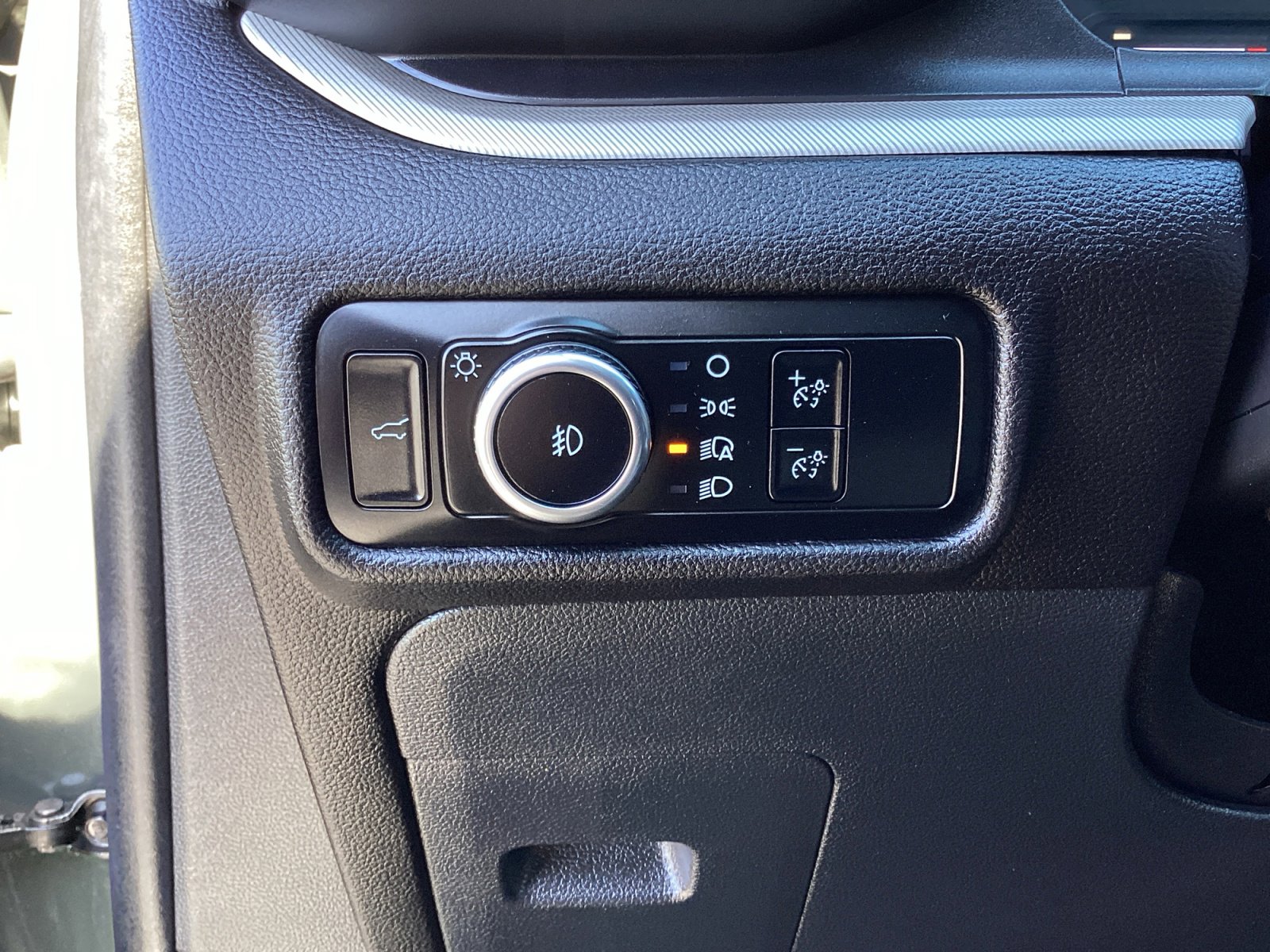 Used 2023 Ford Explorer XLT w/ Equipment Group 202A image 34