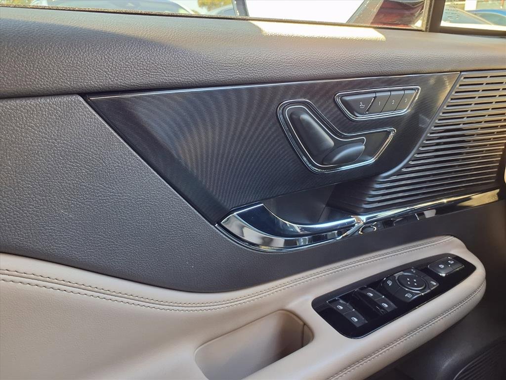 Used 2022 Lincoln Corsair AWD w/ Premium Package image 20