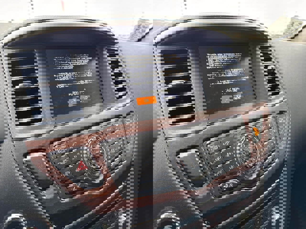 Used 2019 Nissan Pathfinder Platinum image 17