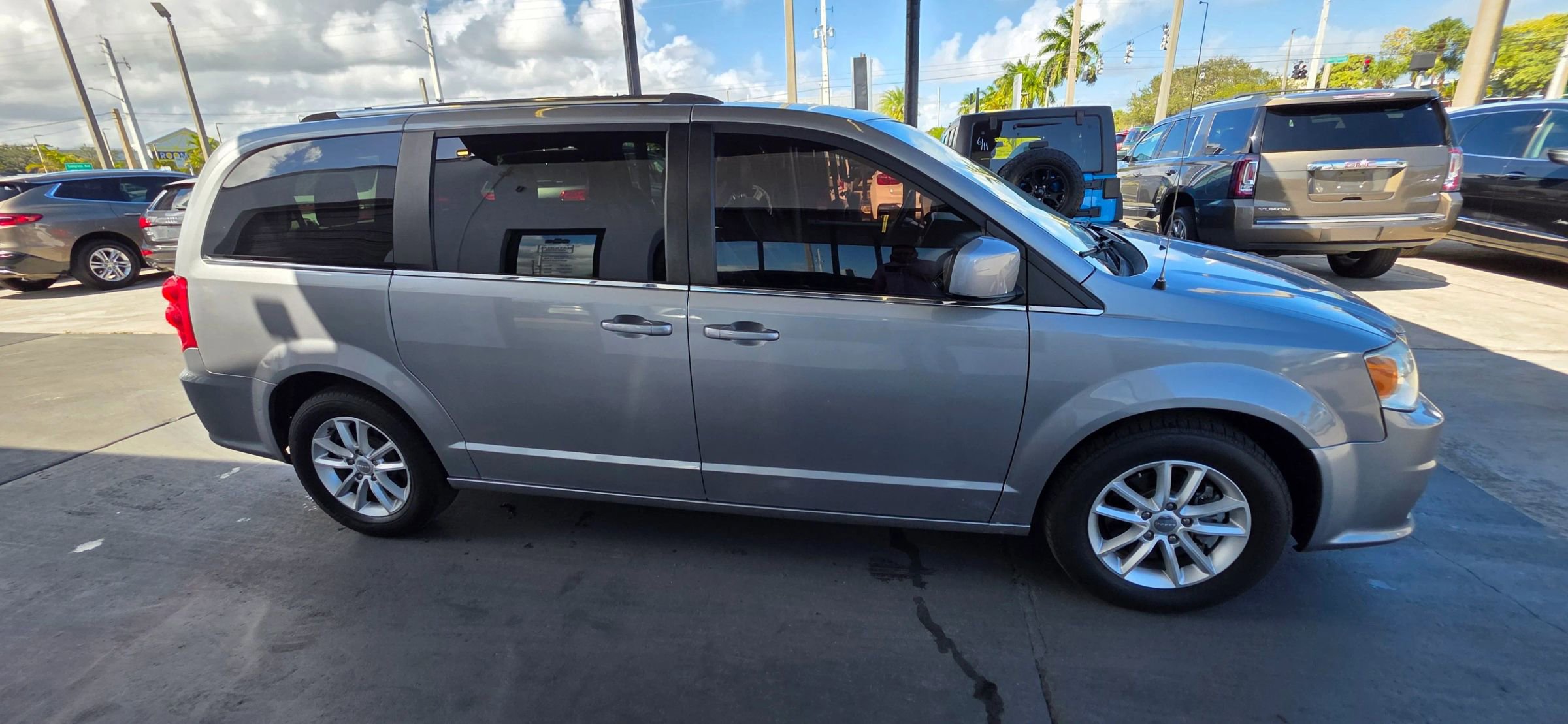 Used 2018 Dodge Grand Caravan SXT FWD image 6